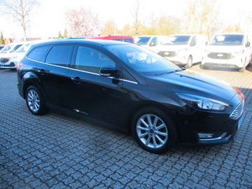 Ford Focus Turnier Titanium PDC + Keyfree + AHK ab.