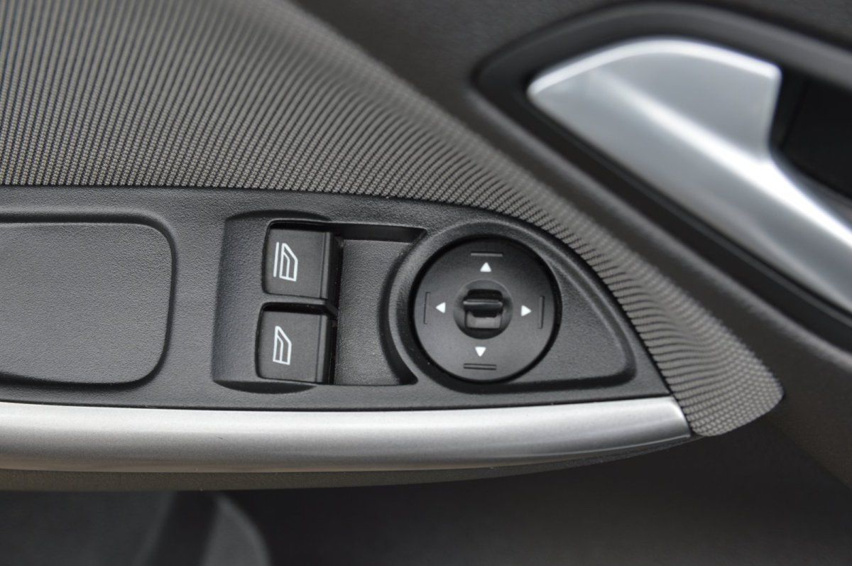 Fahrzeugabbildung Ford Focus Turnier   Trend SHZ Frontscheibenheizung