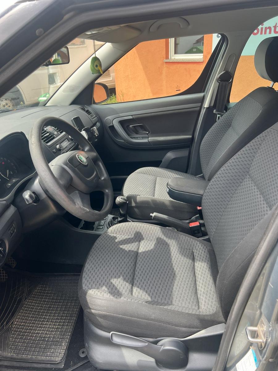 Skoda Roomster 2011 — photo 8