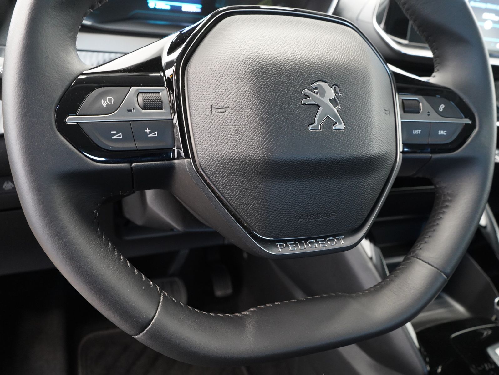 Fahrzeugabbildung Peugeot e-208 Active 50KWH/11KW/WÄRMEPUMPE/SOH
