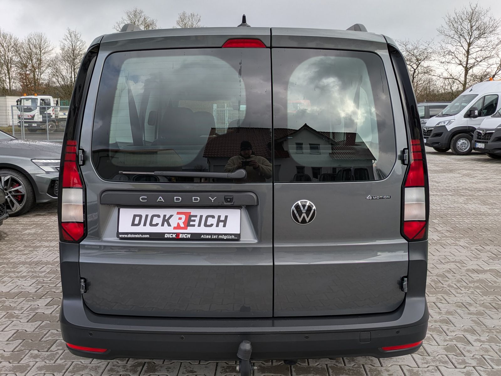 Fahrzeugabbildung Volkswagen Caddy Maxi 2.0 TDI 4M 7-SITZER*AHK*APP*KAMERA