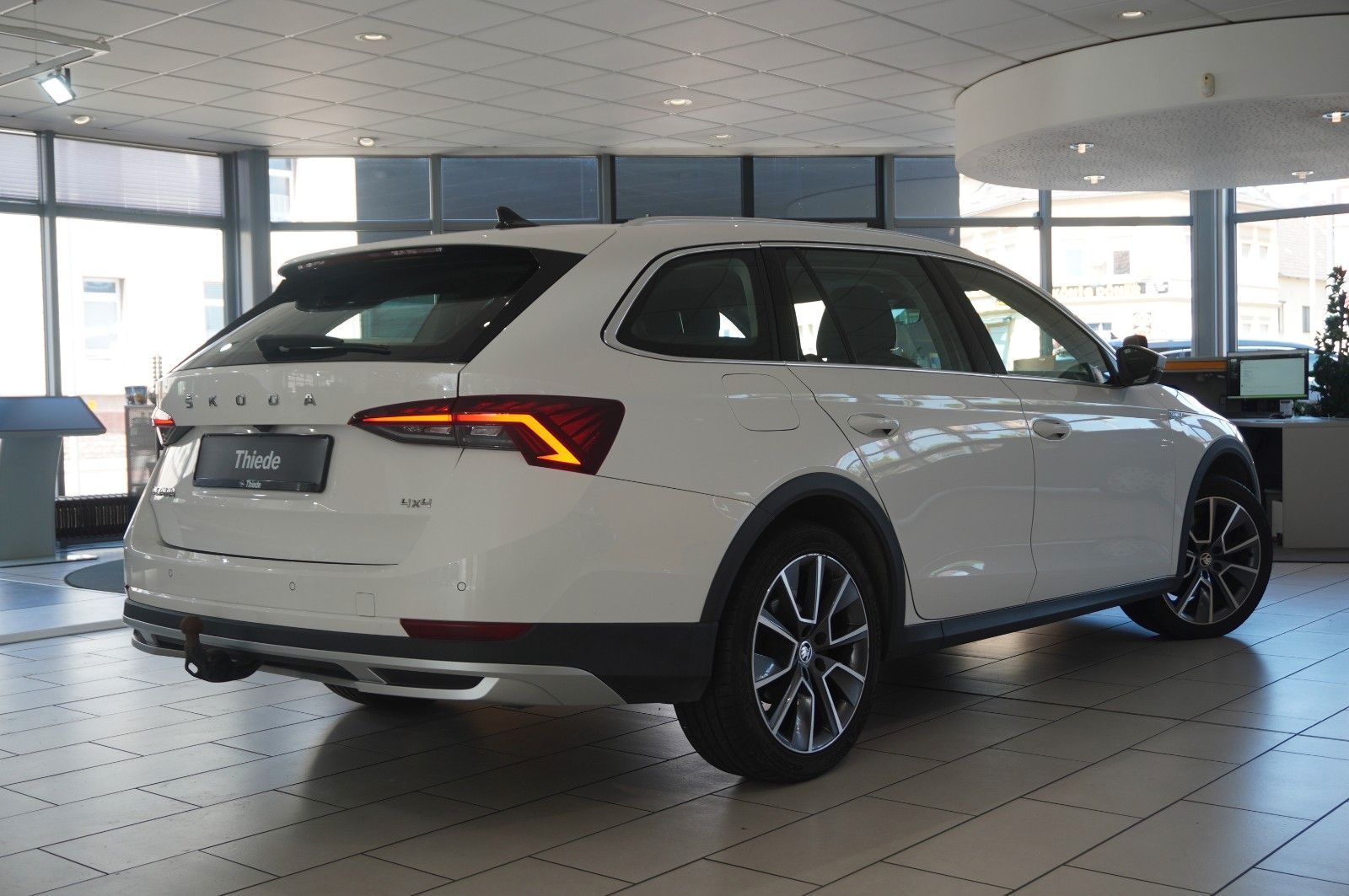 Fahrzeugabbildung SKODA Octavia 2.0D SCOUT 4X4 DSG NAVI/LED/KAMERA/AHK