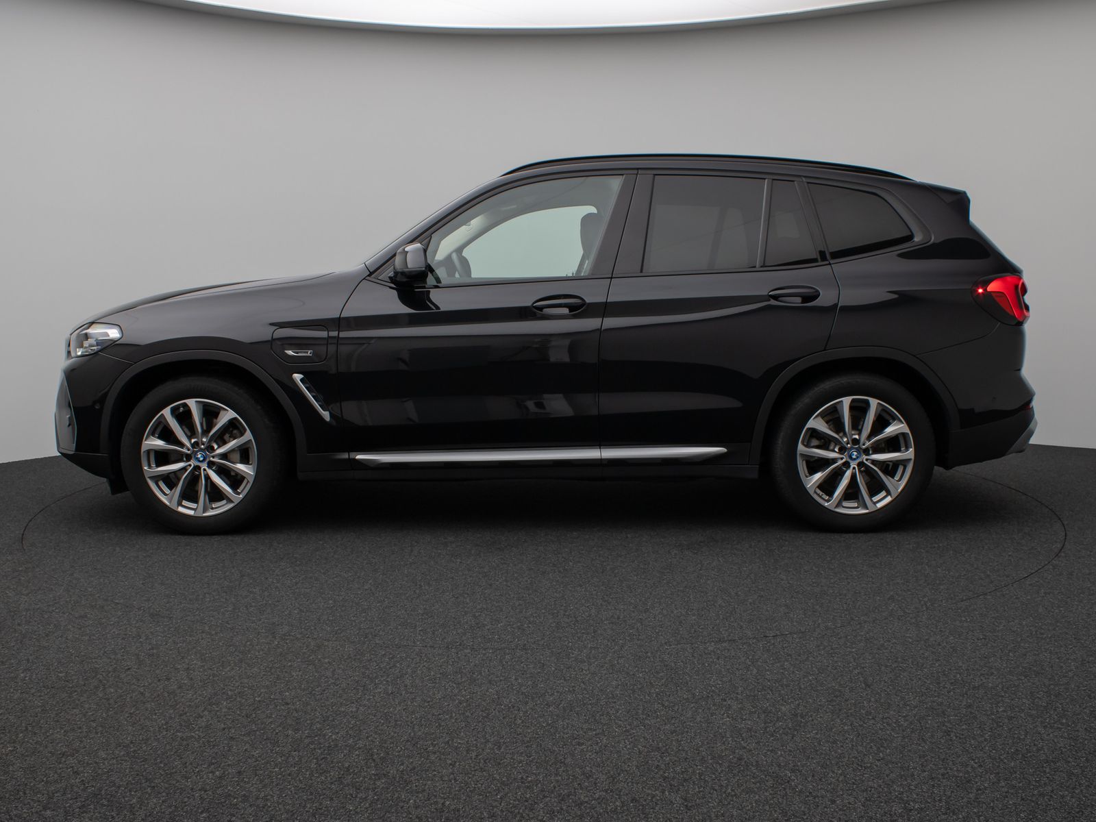Fahrzeugabbildung BMW X3 xD30e Kamera HUD DAB HiFi AHK Sport 19Zoll