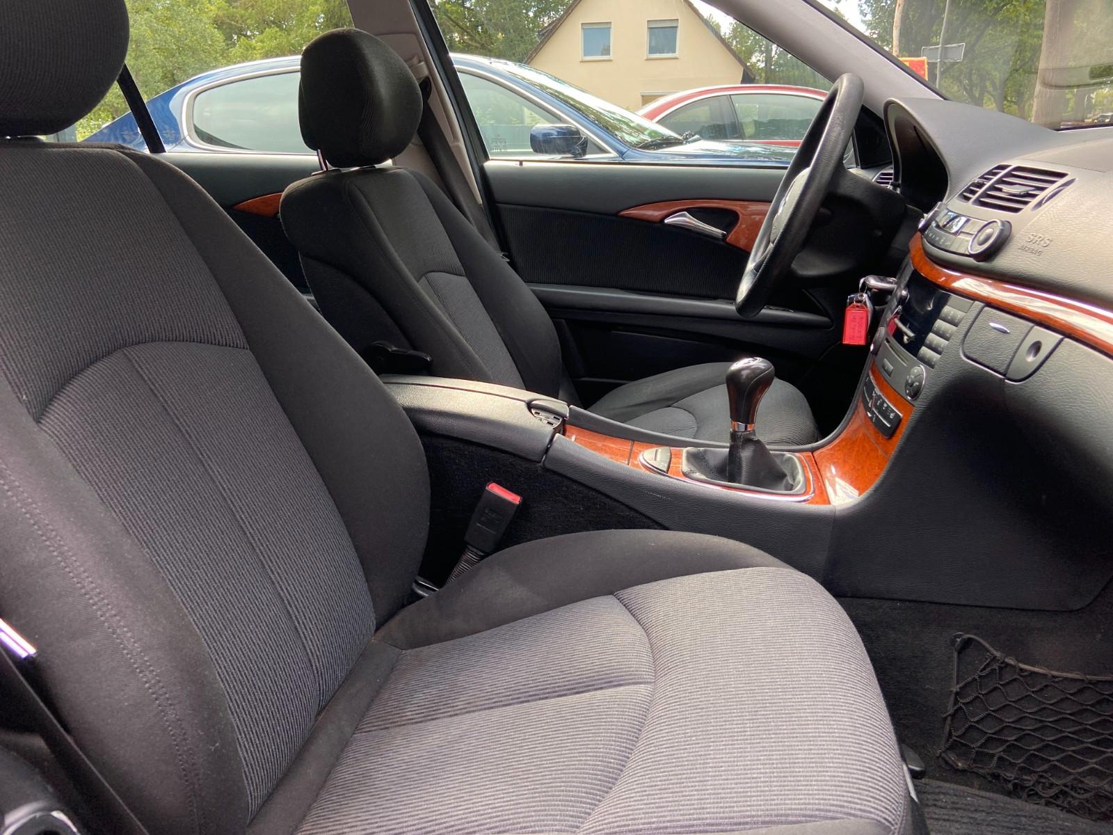 Mercedes-Benz E200 2007 — photo 11