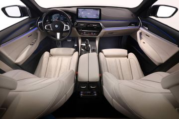 BMW 530i Touring M Sport Komfortsitz PANO ACC HUD