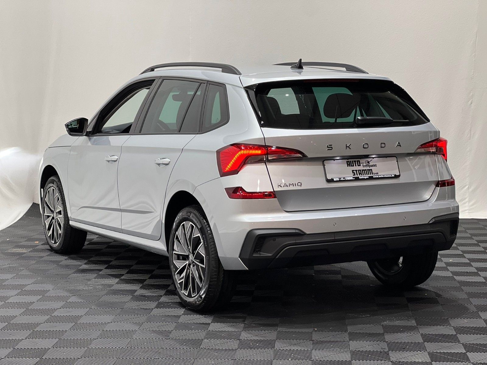 Fahrzeugabbildung SKODA Kamiq Selection / DSG / Kamera / 17 Zoll