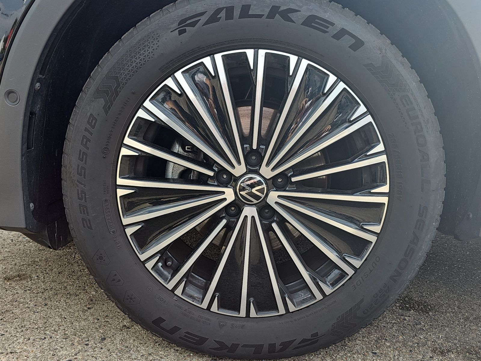 Fahrzeugabbildung Volkswagen Tiguan Life eTSI DSG LED+ ACC AHK SH AID LRHzg R