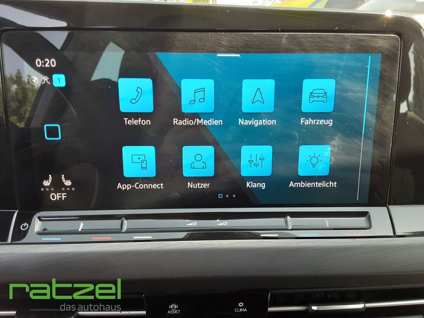 Fahrzeugabbildung Volkswagen Golf VIII Style 1.5 eTSI DSG  Memory Sitze Massa