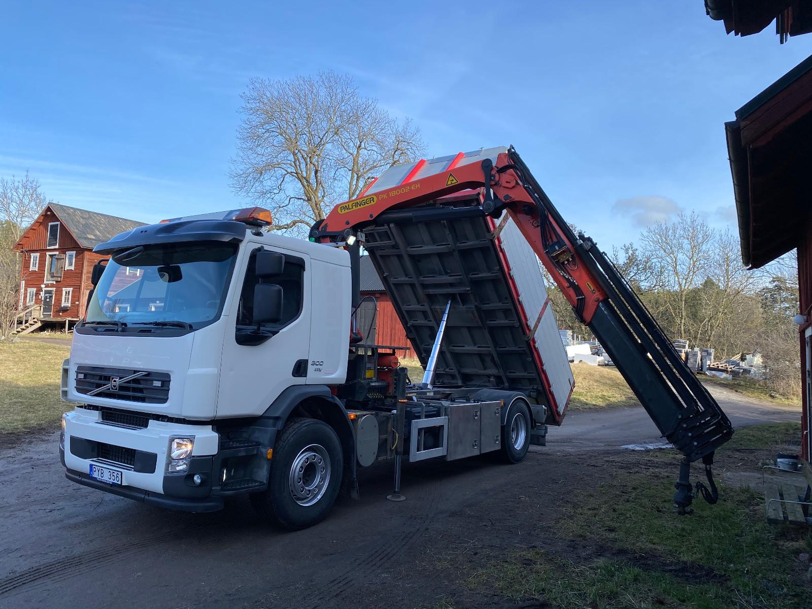 Volvo FE320 4x2 Big Crane Tipper