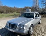 Mercedes-Benz E 250 D Oldtimer (H-Kennzeichen) W124 - Mercedes-Benz E 250 in Nürnberg