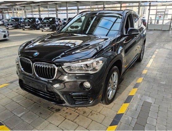 BMW X1 xDrive 18d Sport Line Aut/HUD/Pano/AHK/ParkAs