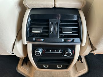 MYAUTOCENTER – Gebraucht- und Jahreswagen mit Werkstattservice in Pfaffenhofen BMW X5 xDrive 30 d *Nightvision*AHK*LED*
