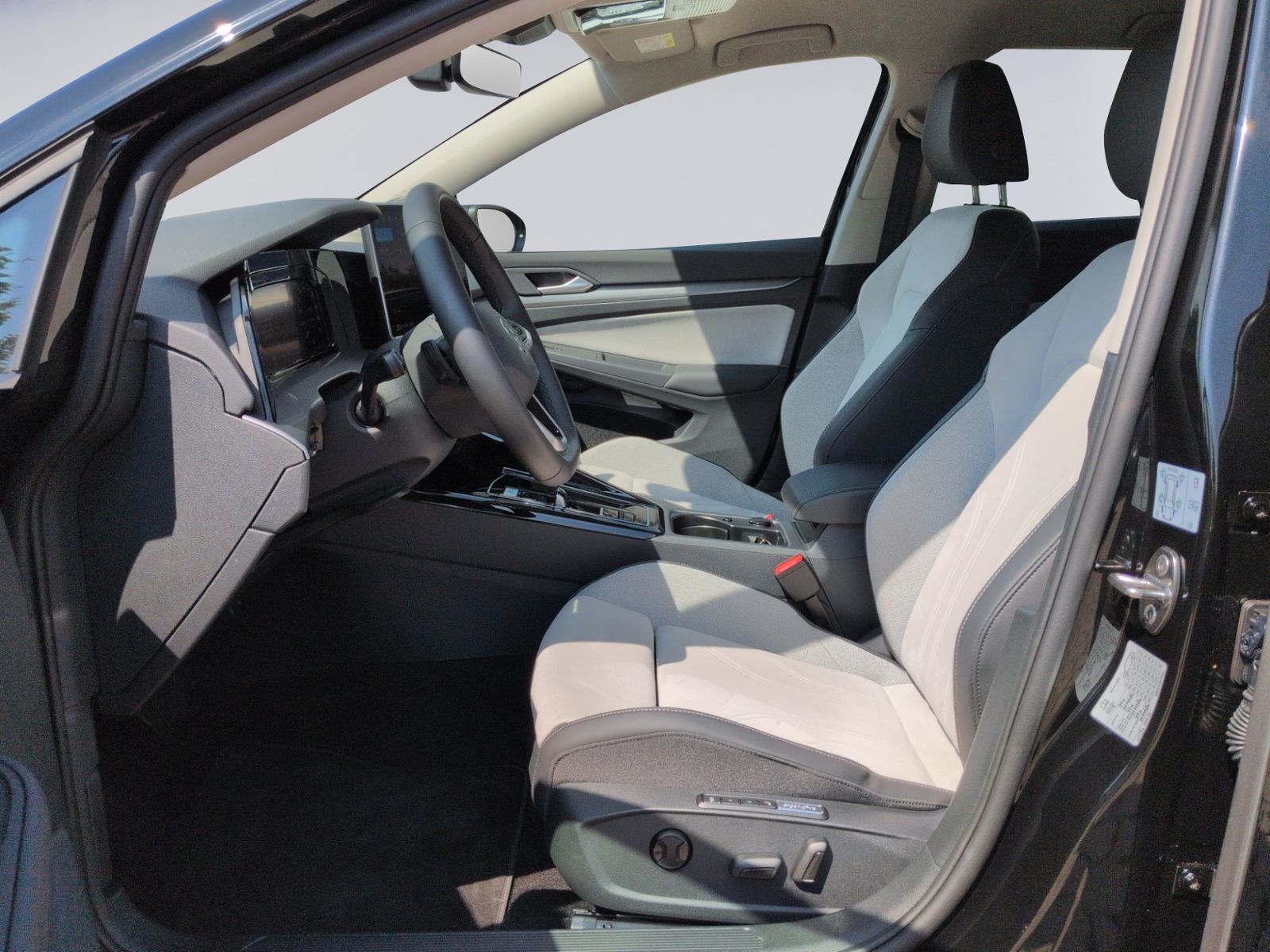Golf VIII 2.0TSI DSG 4 Motion Style STHZ+AHK+NAV