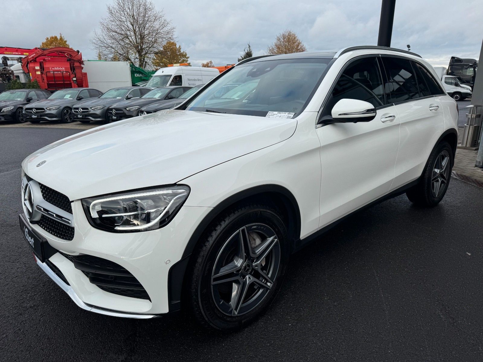 Fahrzeugabbildung Mercedes-Benz GLC 200 4M AMG+Pano+Distr+StandH+AHK+360+HUD