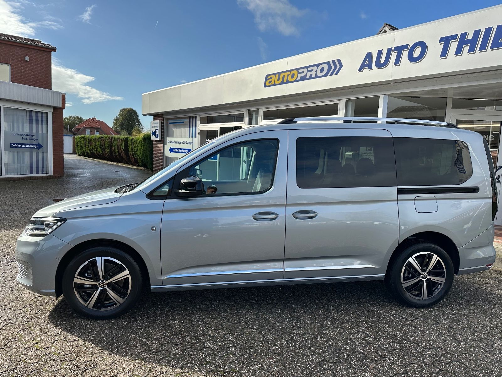 Fahrzeugabbildung Volkswagen Caddy Maxi 1.5 TSI Style DSG Navi/AHK/ACC/LED