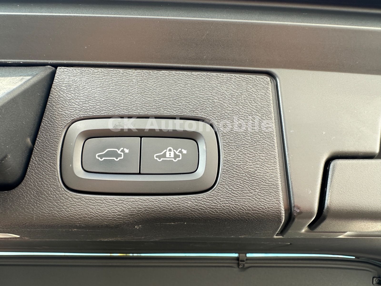 Fahrzeugabbildung Volvo XC60 B5 UltimateBright AWD/Head-Up/Pano/360°/AHK