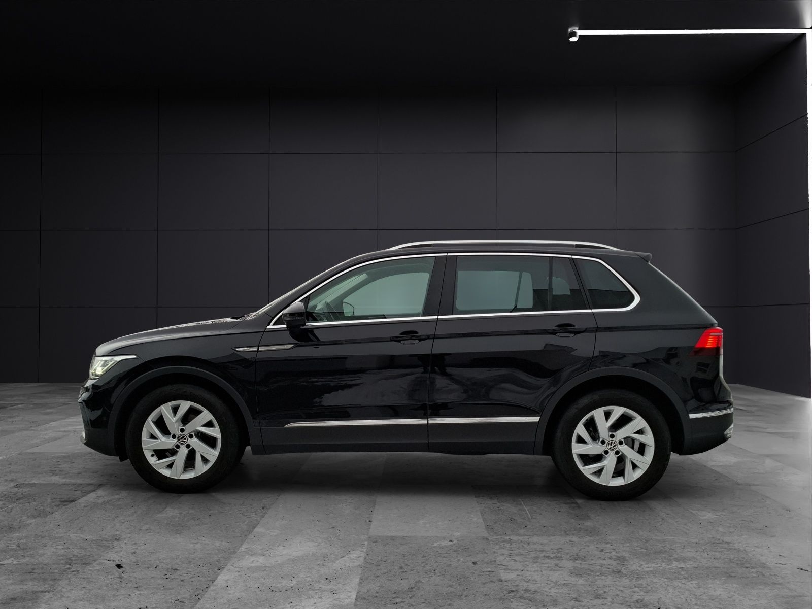 Fahrzeugabbildung Volkswagen Tiguan TDI Elegance DSG Matrix Navi AID Pano ACC