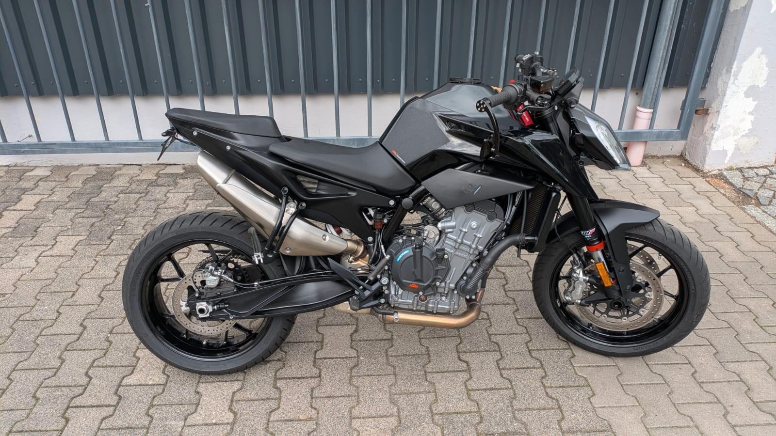 KTM Duke 890