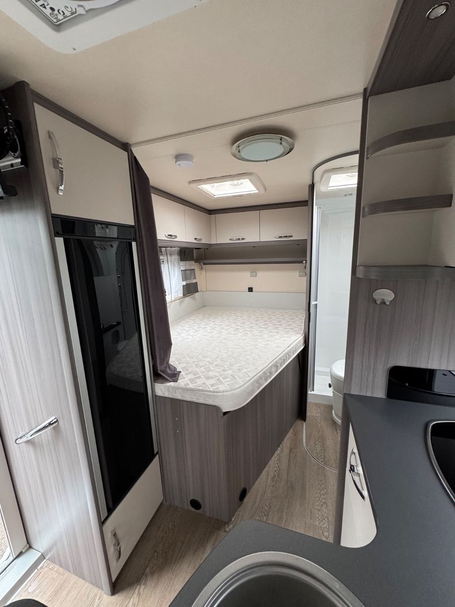 Fahrzeugabbildung Hobby T 65 HFL Optima on Tour Hubbett