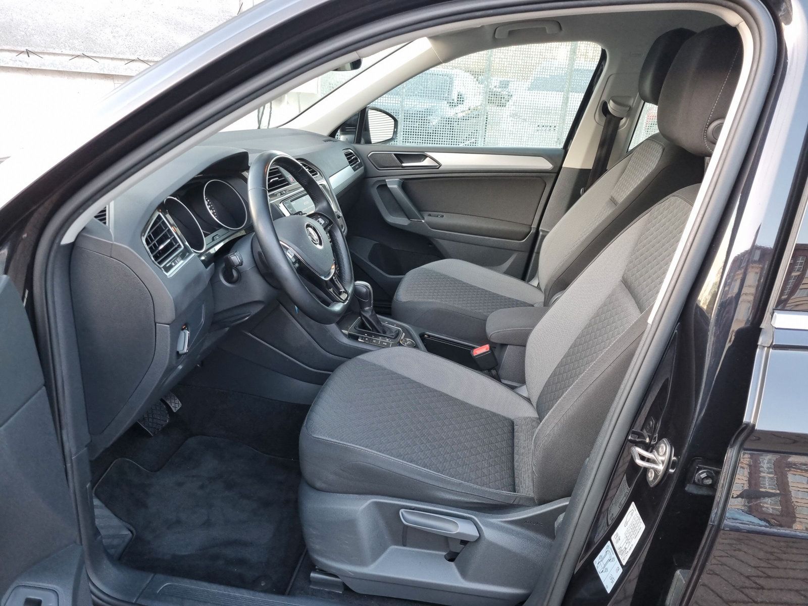 Fahrzeugabbildung Volkswagen Tiguan 2.0 TDI DSG 4M LED ACC eKLAPPE KAMERA