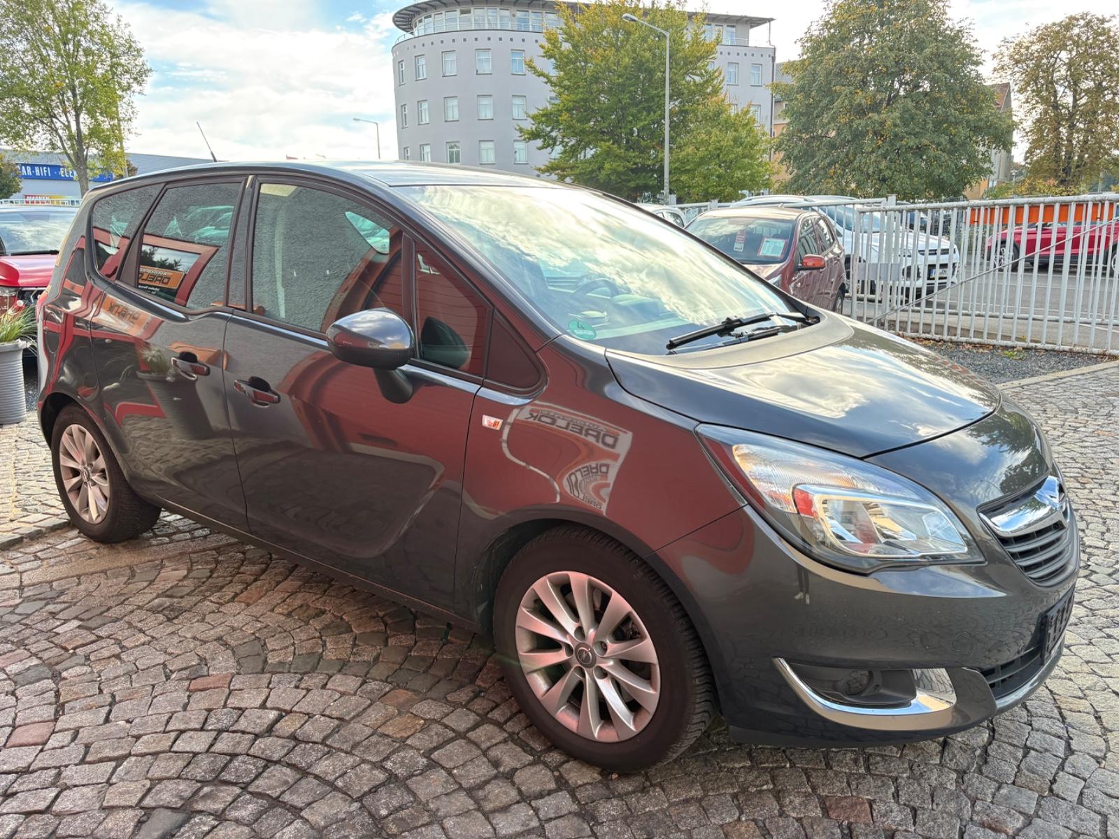 Opel Meriva 2015 — interior