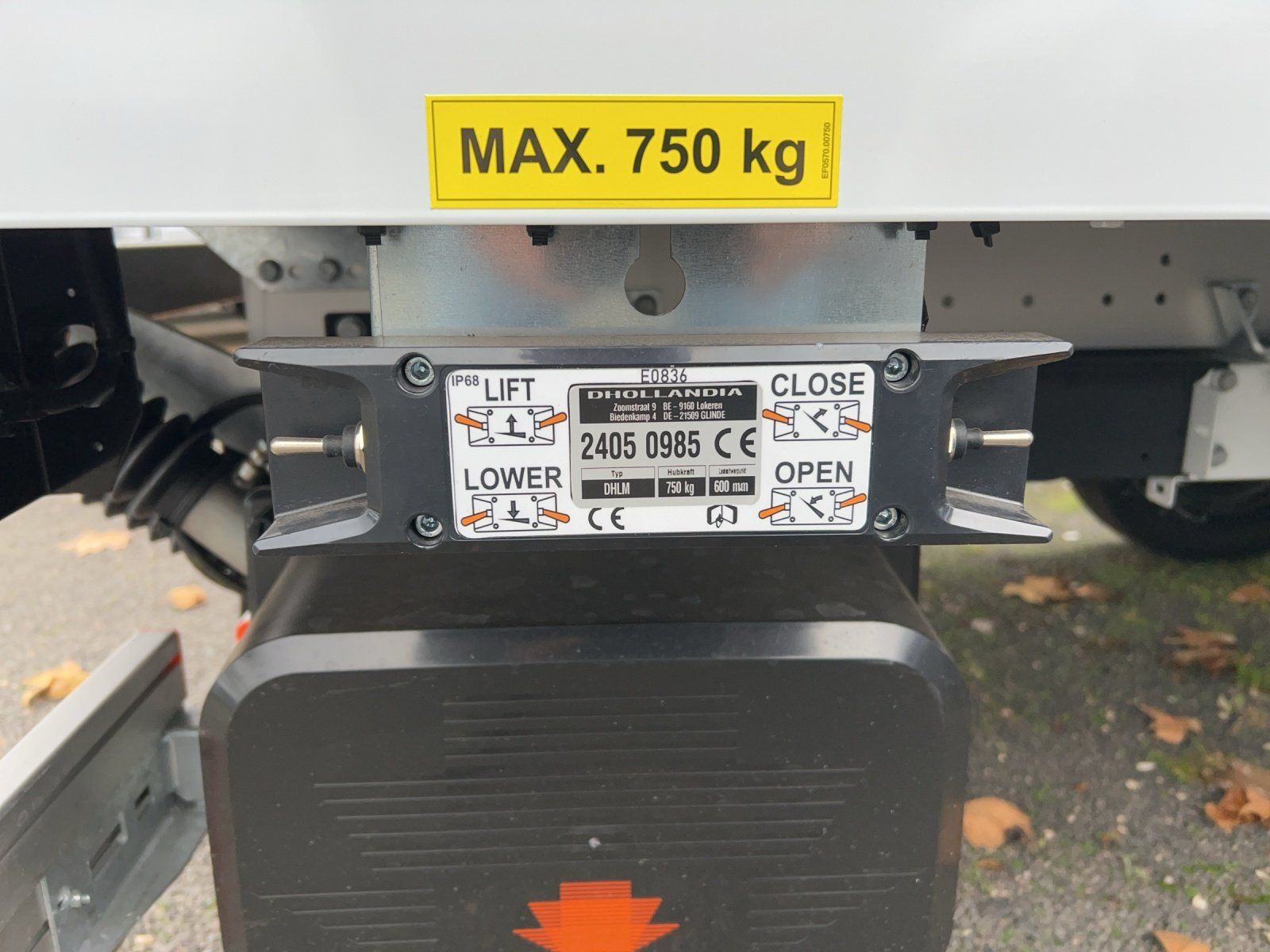 Fahrzeugabbildung Ford Transit L4 Einzelkabine Koffer GJR Ladebordwand