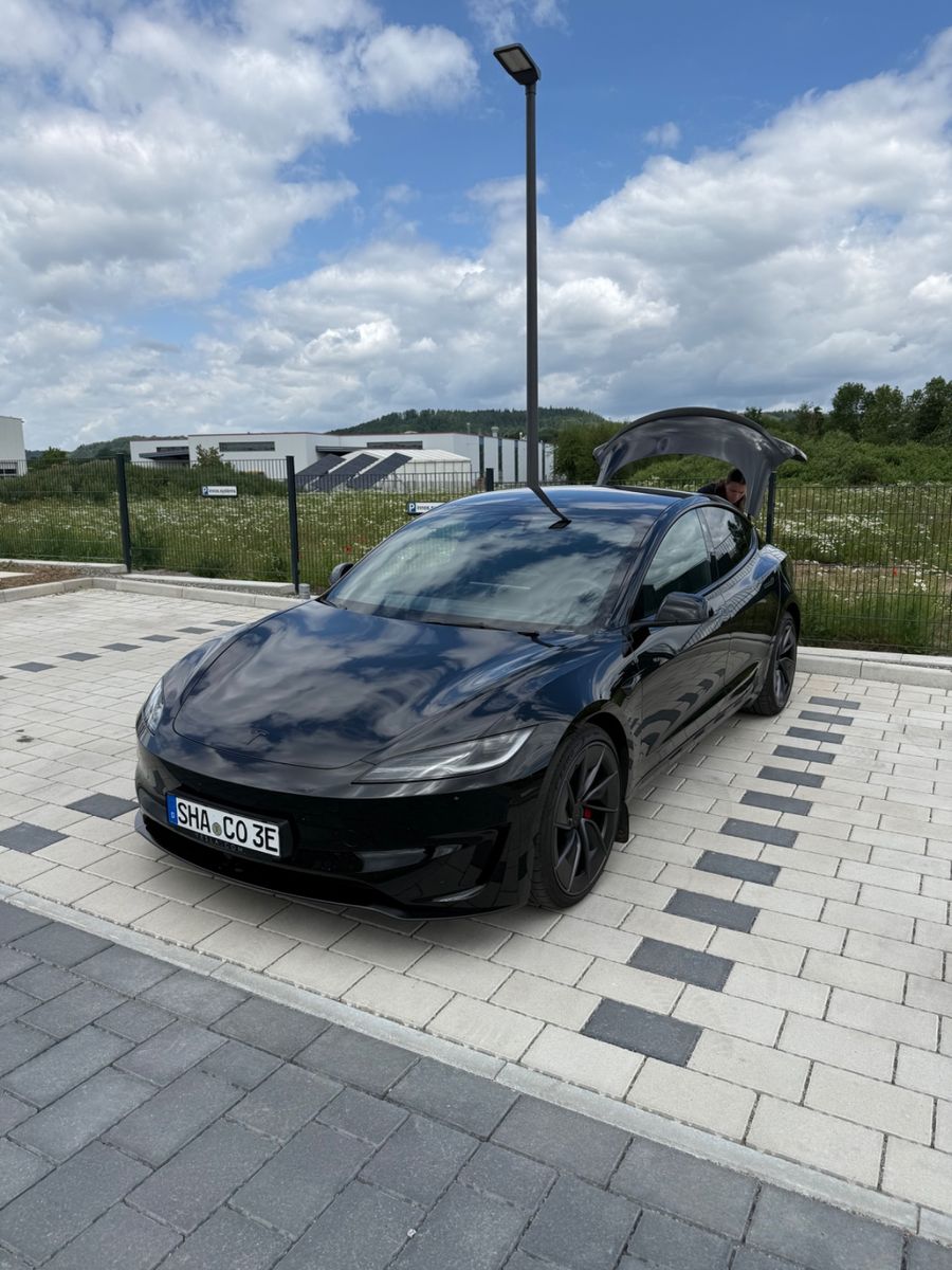 TESLA Model 3 Allradantrieb Performance Highland