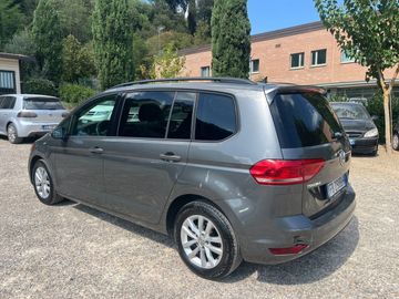 Volkswagen Touran - 4