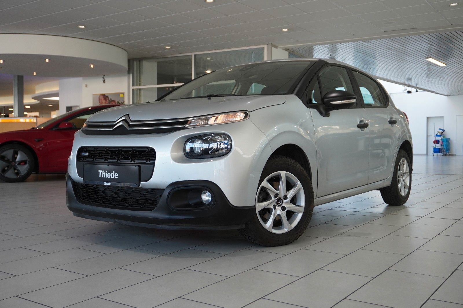 Fahrzeugabbildung Citroën C3 LIM. 1.2 LIVE KLIMA/TEMP./NEBEL/SPORT/USB
