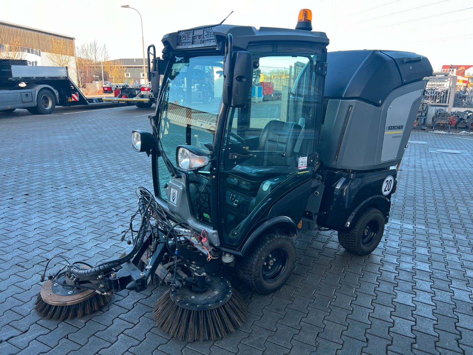 Fahrzeugabbildung Kaercher MIC C /  nur 197h! / Kehrmaschine / 2021