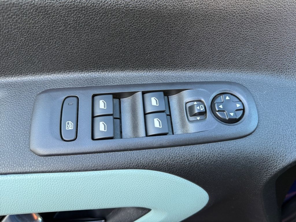 Fahrzeugabbildung Citroën Berlingo XL BlueHDi 130 FEEL 7-Sitzer