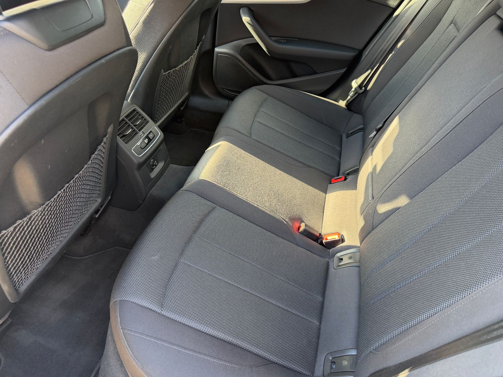 Audi A4 Avant 35 TDI advanced foto 4