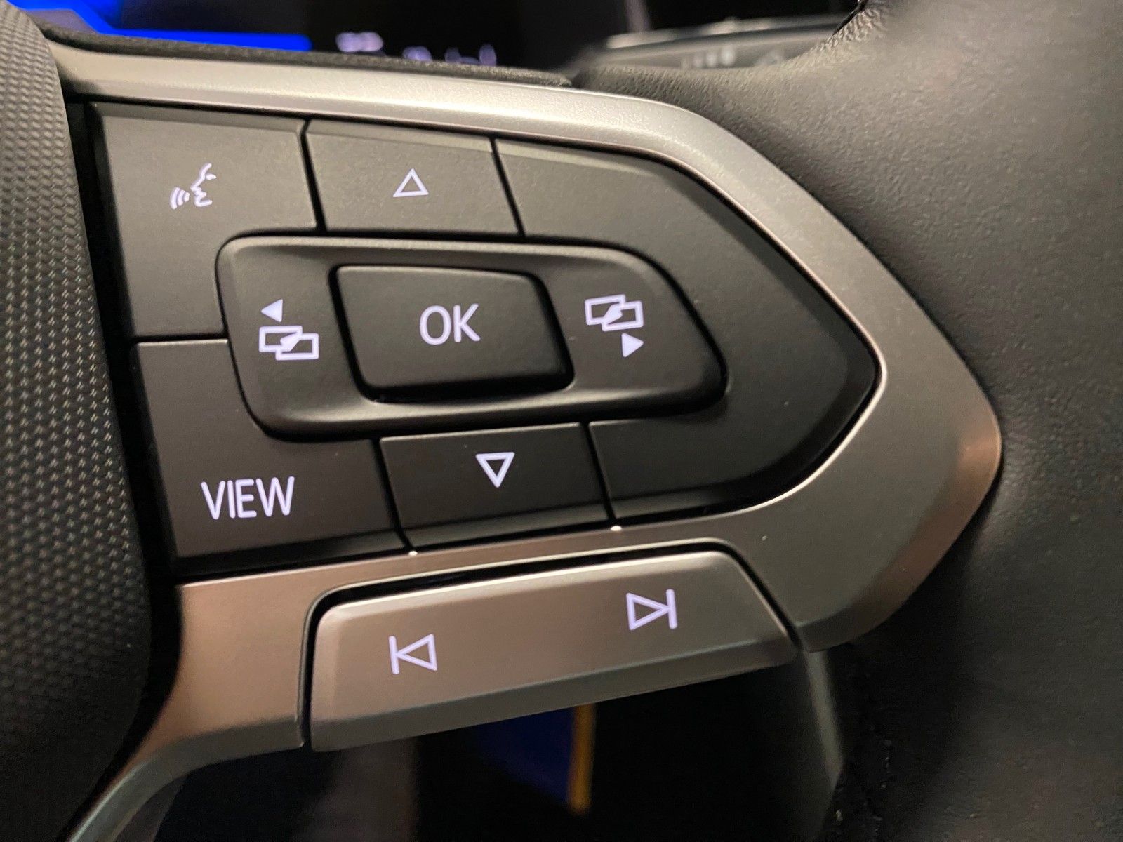 Fahrzeugabbildung Volkswagen Polo 1.0 TSI 70kW DSG Life+ALLWETTER+APP+GARANTI