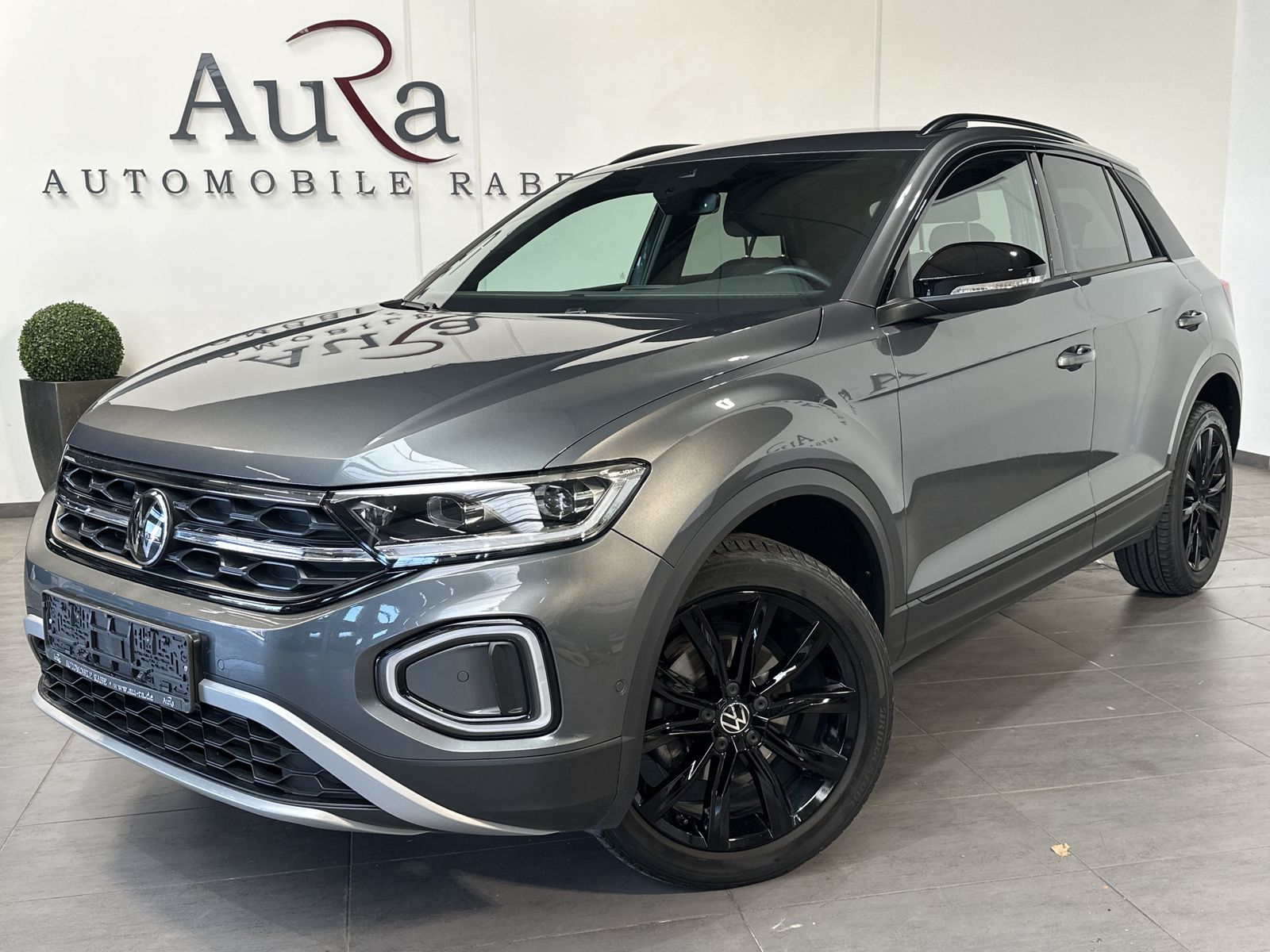 Fahrzeugabbildung Volkswagen T-Roc 1.5 TSI DSG Style Black NAV+IQ-LIGHT+18ZO