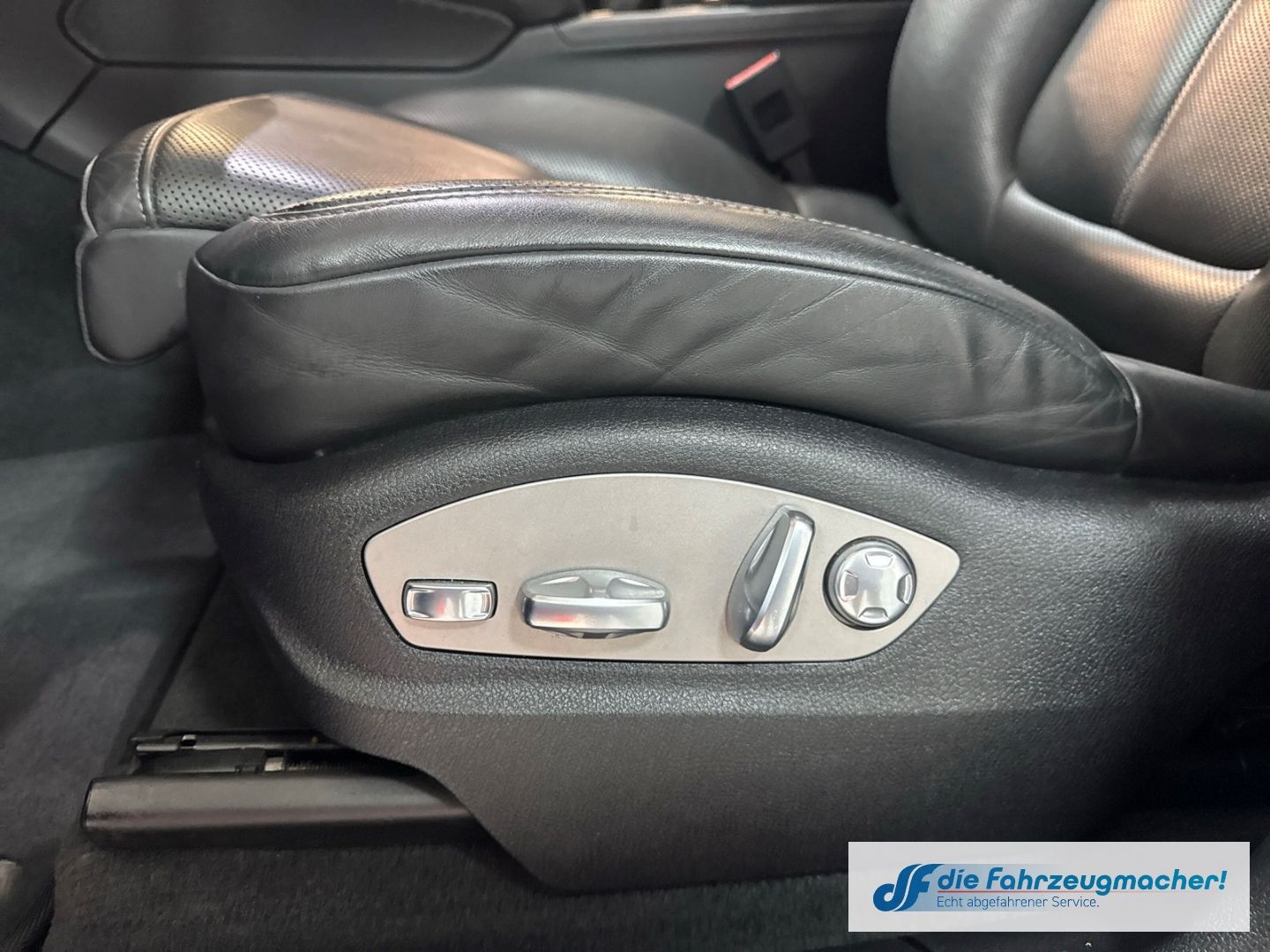 Fahrzeugabbildung Porsche Macan S El. Panodach Navi Memory Sitze Soundsyst