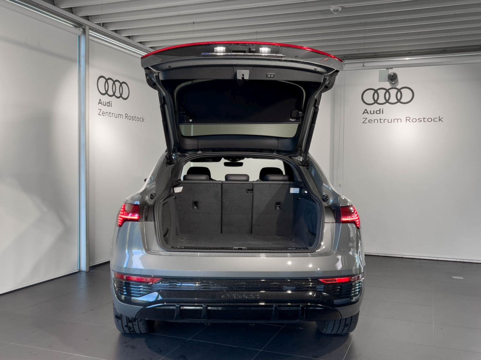 Audi Q8 Sportback 55 e-tron Quattro S-Line+Navi+Matri foto 18