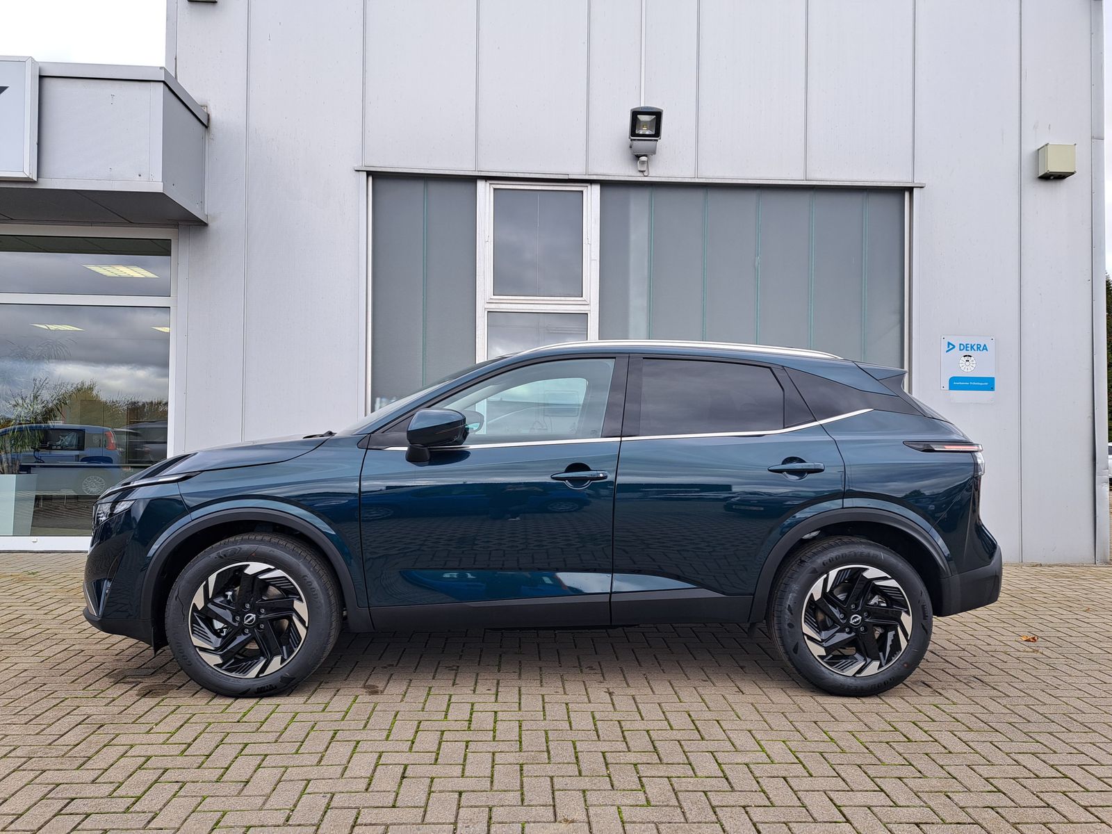 Fahrzeugabbildung Nissan Qashqai N-Connecta 1.3 MHEV 158PS Xtronic WINTER