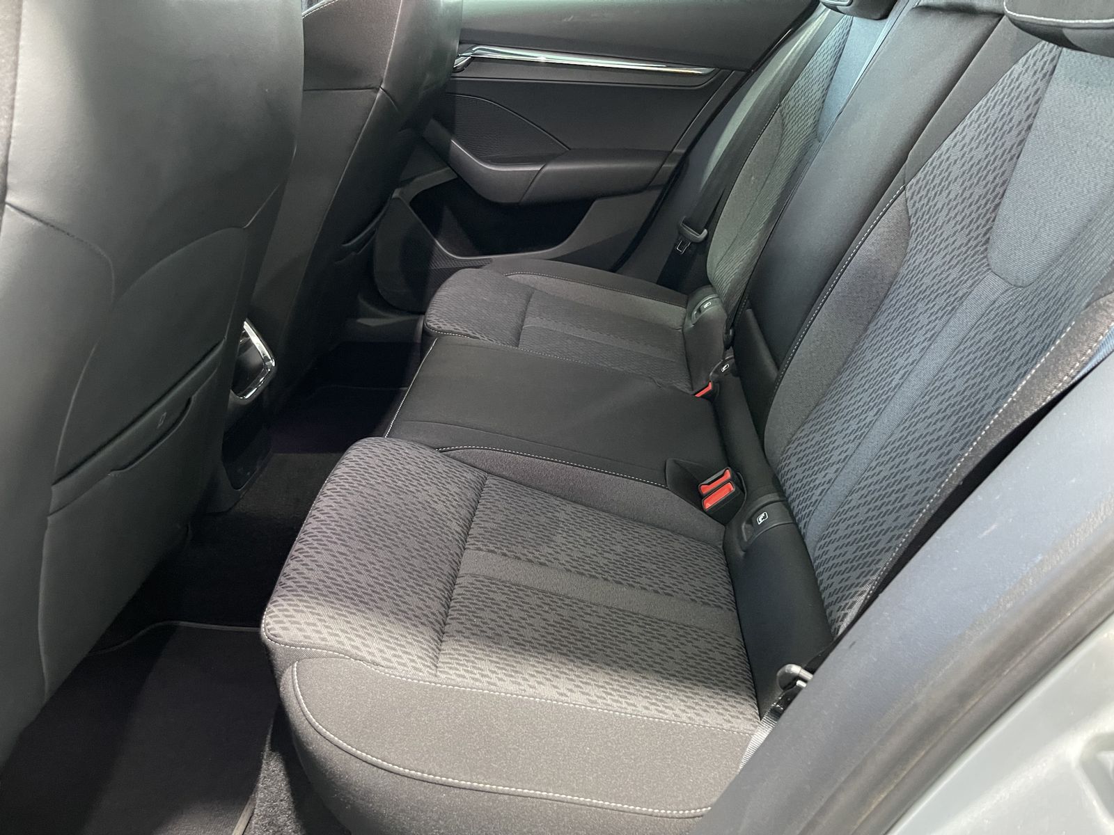 Fahrzeugabbildung SKODA Octavia First Edition 2.0 TDI*AHK*LED-Matrix*