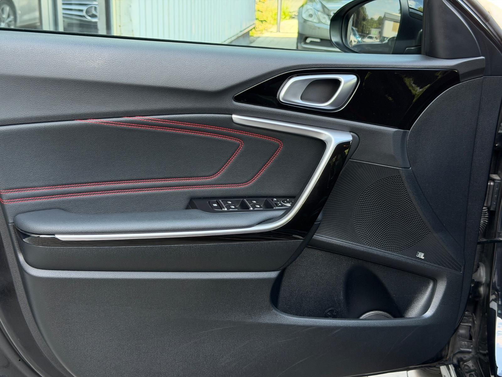 Kia Ceed GT/Automatik/LED/JBL/AHK/Alcantara/47700km