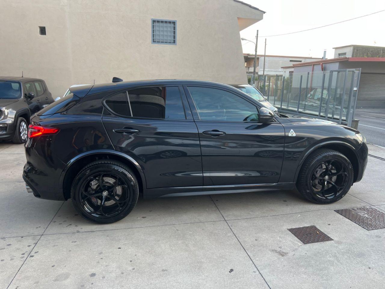 Alfa Romeo Stelvio 2.9 Bi-Turbo V6 510ch - 1 ère main - TVA Récupérable - Pack Carbone - Navi