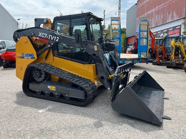 Bobcat T770 / XCMG TV 12