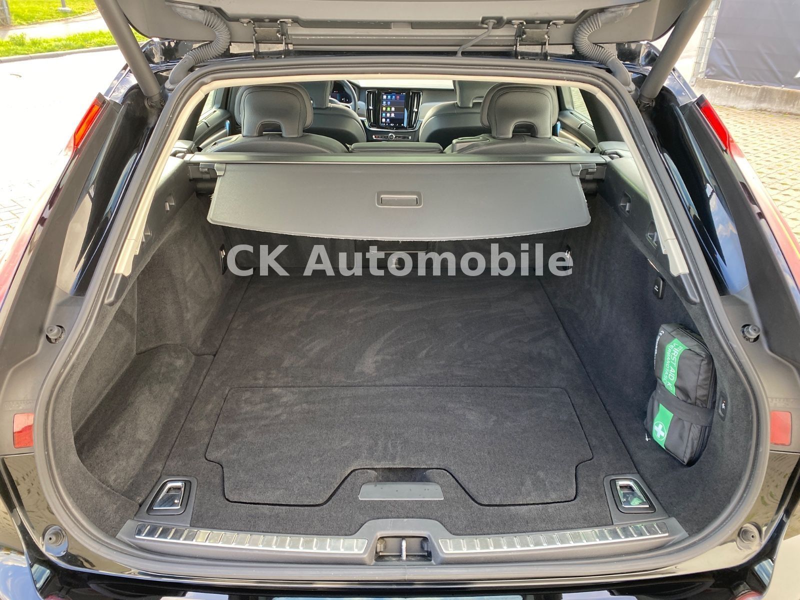 Fahrzeugabbildung Volvo V90 B5 Ultimate Dark AWD/BLIS/Pano/Head-Up/AHK