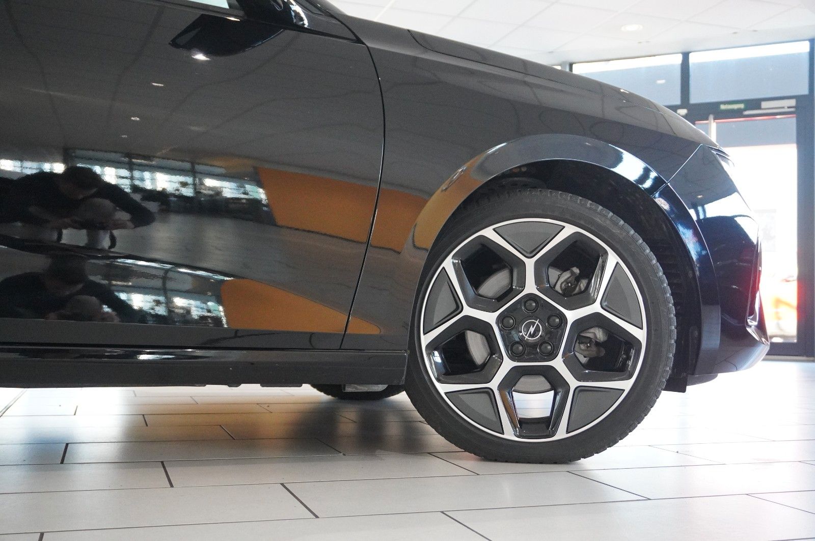 Fahrzeugabbildung Opel Astra L ST 1.2T ULTIMATE NAVI/LED/360°/HUD/AHK