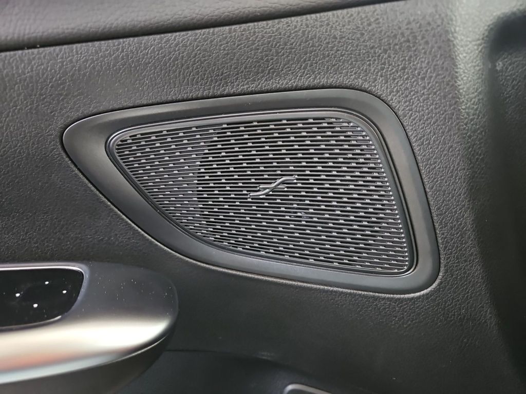 Fahrzeugabbildung Mercedes-Benz C 300 e Avantgarde Night LED Kamera SHZ Navi DAB