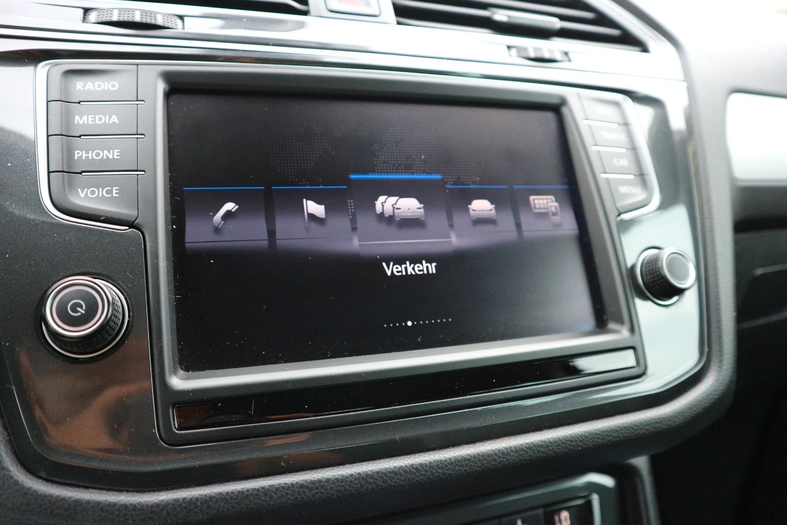 Volkswagen Tiguan 4Motion DSG Navi ACC PDC AHK CarPlay Spur