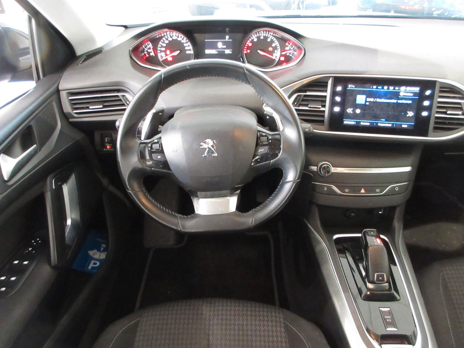 Fahrzeugabbildung Peugeot 308 Active Pack 1.2T LED/NAVI/PDC/TEMPOMAT