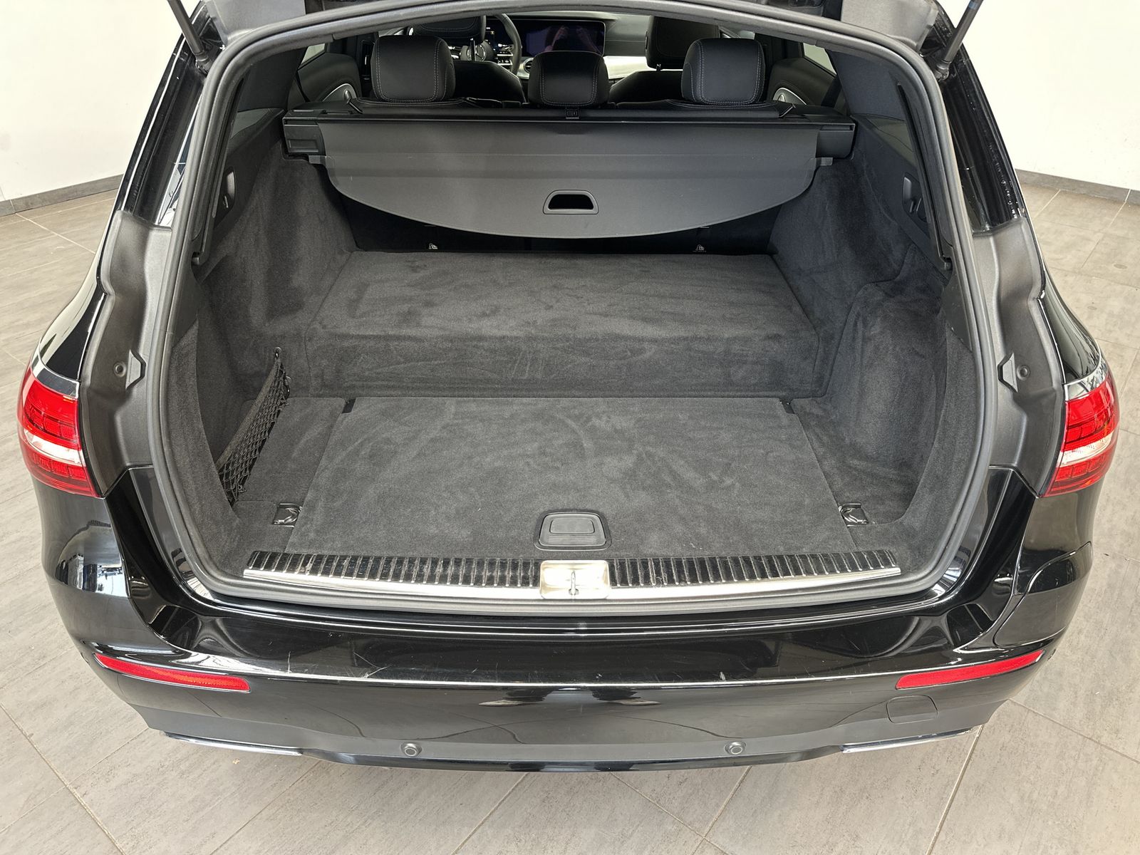Fahrzeugabbildung Mercedes-Benz E 300de T 4Matic AMG-Line NAV+LED+AHK+PANO+WIDE