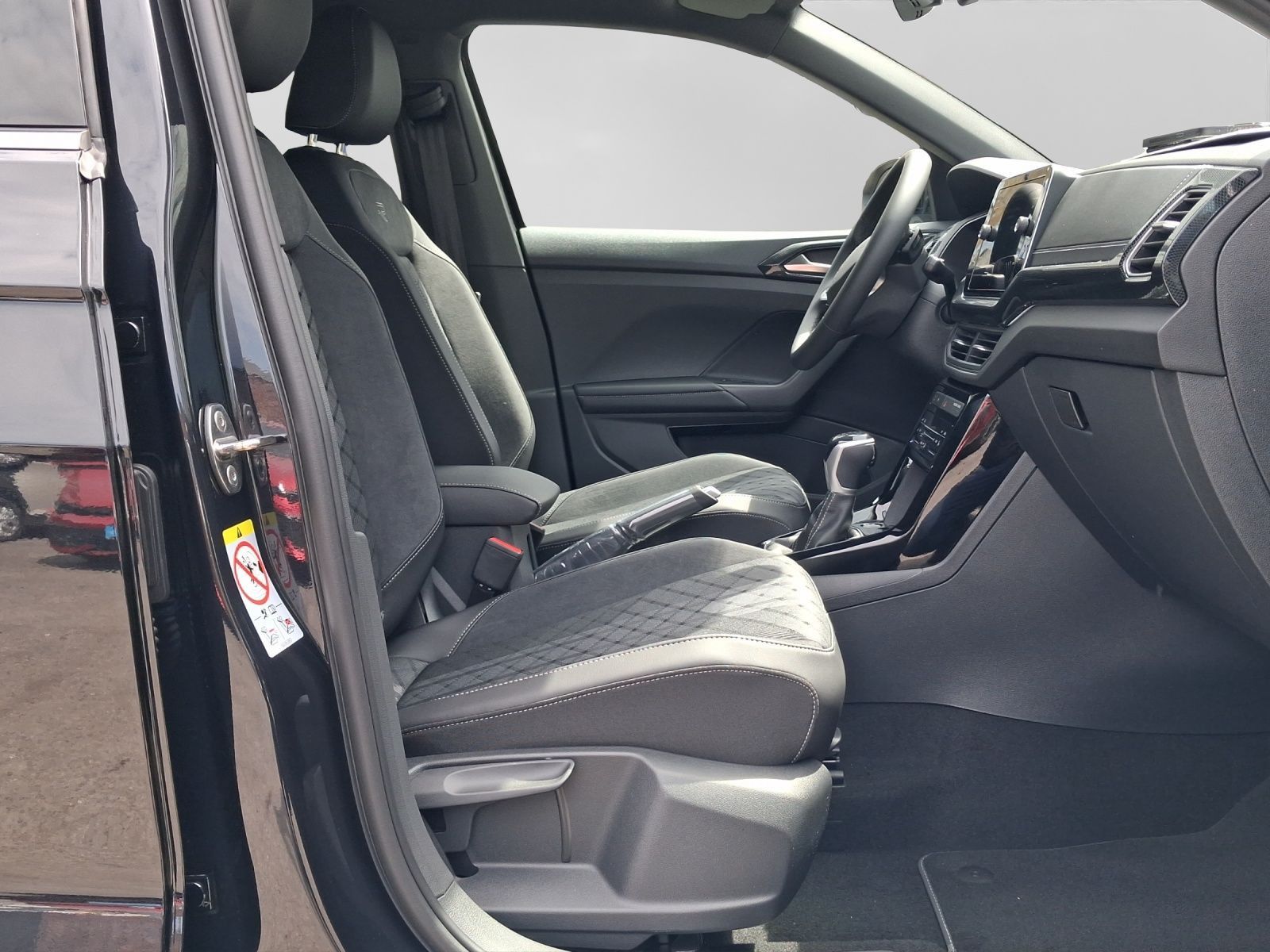 Volkswagen T-Cross 1.0 TSI DSG R-LINE APP-CON LM18 MATRIX S foto 4