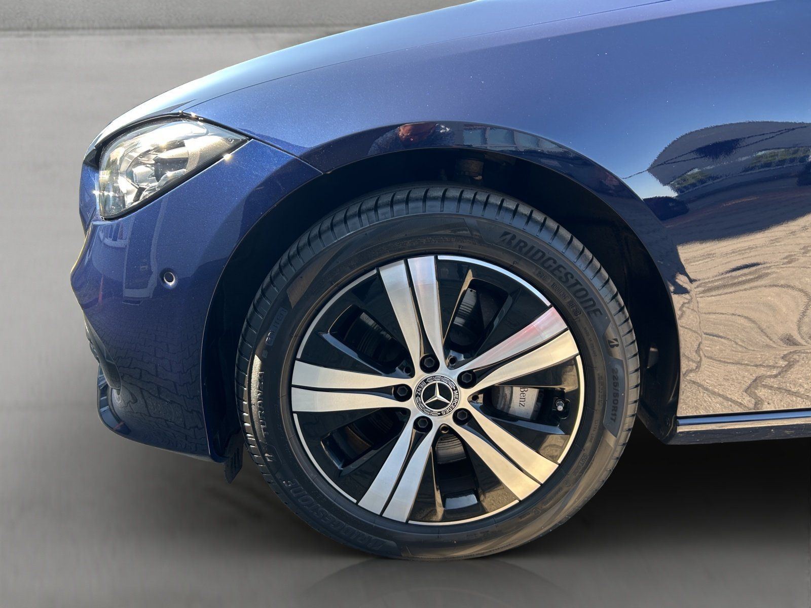 Fahrzeugabbildung Mercedes-Benz C 300 e T Avantg DISTRO Pano Memo KeyGo Business
