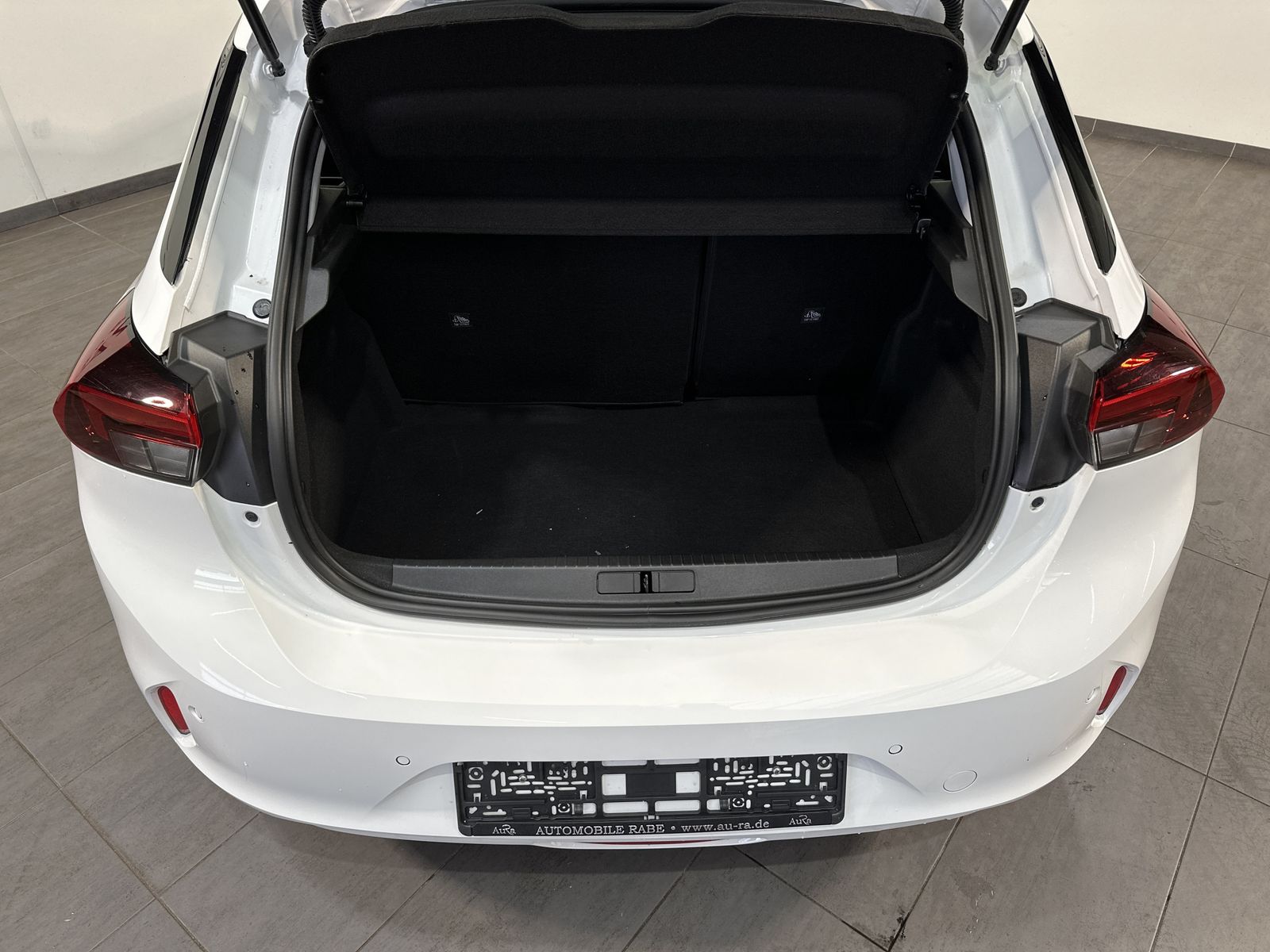 Fahrzeugabbildung Opel Corsa e Elegance NAV+LED+CARPLAY+DAB+180°+ACC+PP